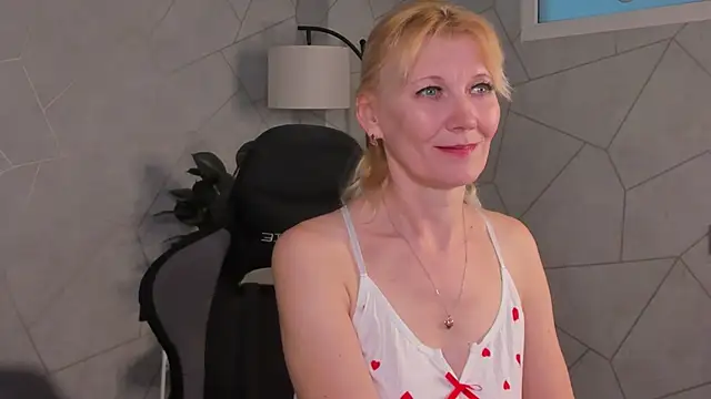 Julie Lucas online show from April 2026 12:35:01 AM