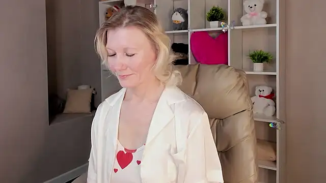 Julie Lucas online show from March 2026 12:36:02 AM