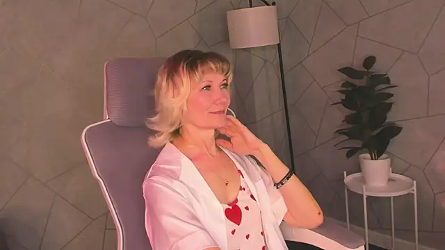 Julie Lucas online show from March 2026 08:36:01 AM