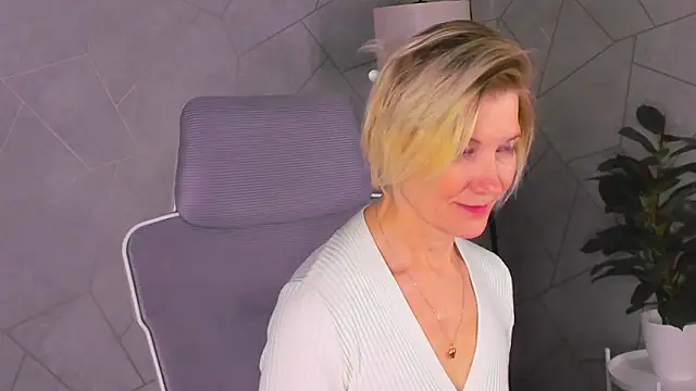 Julie Lucas online show from March 2026 12:44:02 AM