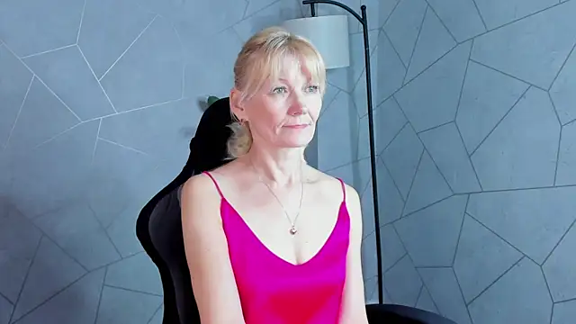 Julie Lucas online show from May 2026 12:00:02 AM
