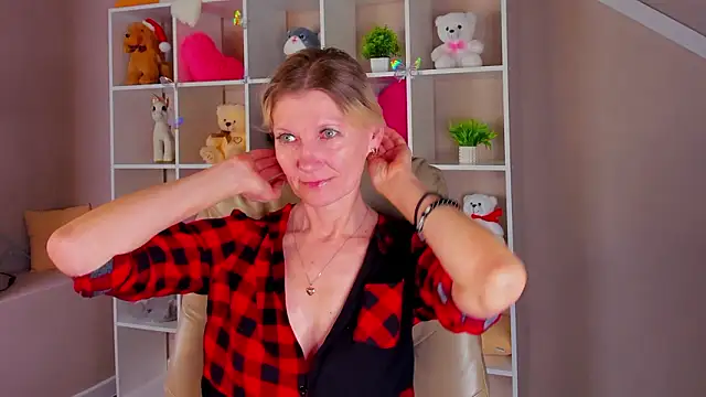 Julie Lucas online show from March 2026 12:50:01 AM