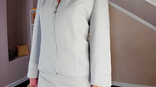 Julie Lucas online show from March 2026 12:49:02 AM