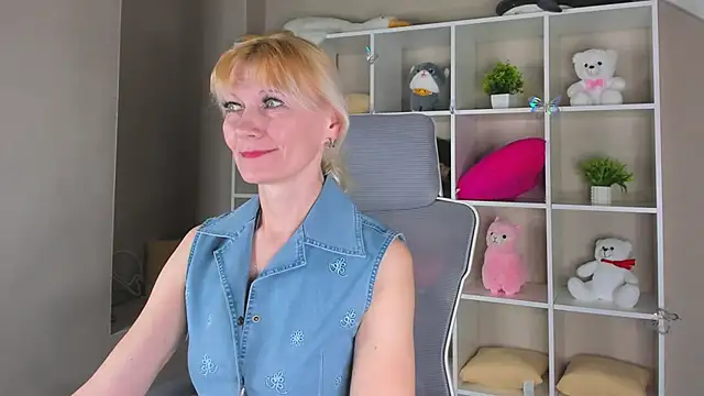 Julie Lucas online show from April 2026 12:26:02 AM