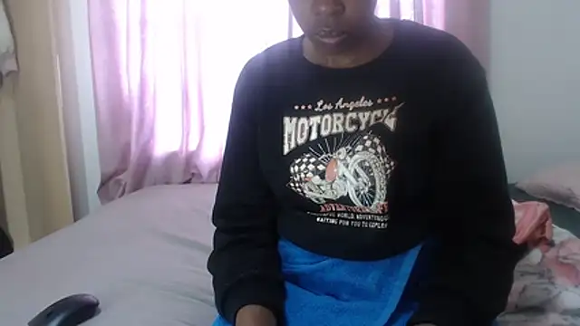 Snapshot of Nellybba chatting on May 2026 12:00:02 PM Nellybba online show from May 2026 12:00:02 PM