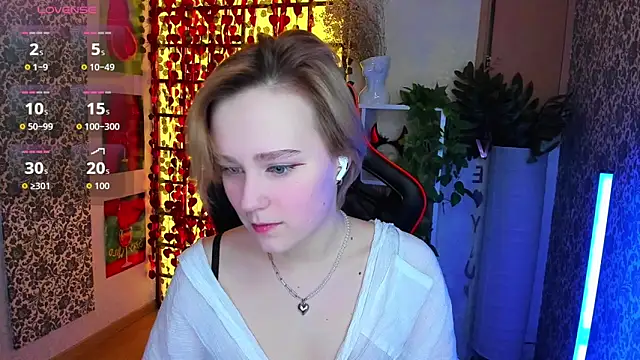 Snapshot of Ellie_Heavenly chatting on March 2026 02:00:02 AM Ellie Heavenly online show from March 2026 02:00:02 AM