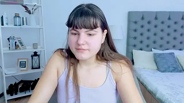 Snapshot of Miss__Poly chatting on February 2026 01:42:02 PM Miss Poly online show from February 2026 01:42:02 PM