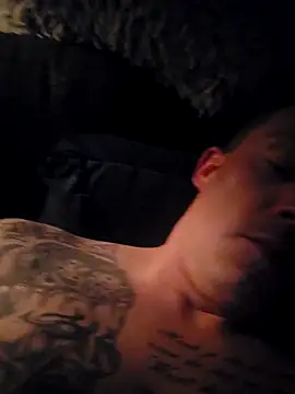 HenkieT393 online show from May 2026 12:51:02 AM