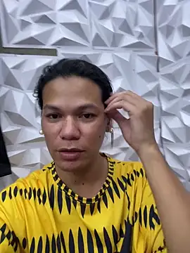 HugeAgatha online show from May 2026 01:38:01 AM