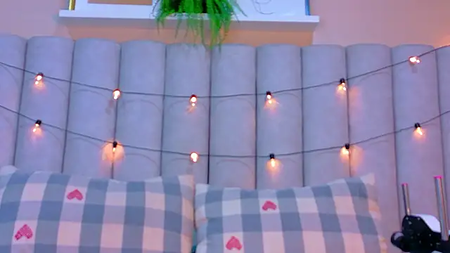 ChloeeMiller   online show from February 2026 11:34:01 AM