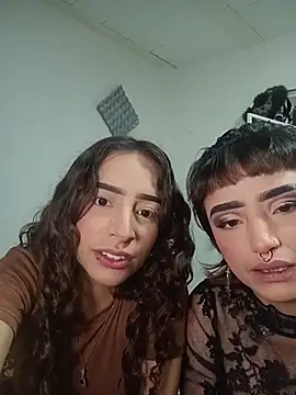 AlexxaAndRileyy online show from June 2026 05:28:01 PM