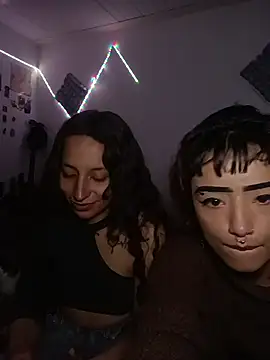 AlexxaAndRileyy online show from July 2026 11:00:01 PM