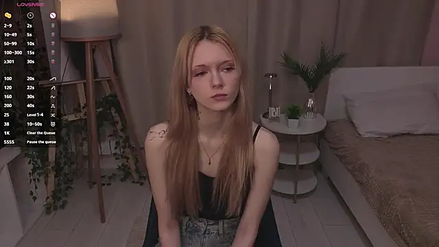 Snapshot of JuanaSumma chatting on April 2026 06:19:02 AM JuanaSumma online show from April 2026 06:19:02 AM