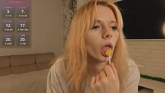 Snapshot of JuanaSumma chatting on March 2026 06:13:02 AM JuanaSumma online show from March 2026 06:13:02 AM