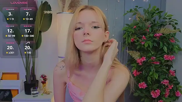 Snapshot of JuanaSumma chatting on March 2026 06:11:01 AM JuanaSumma online show from March 2026 06:11:01 AM