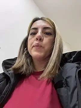 Snapshot of Paulinaa_bella chatting on February 2026 04:51:02 PM Paulinaa bella online show from February 2026 04:51:02 PM