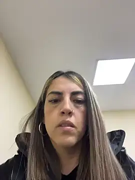 Snapshot of Paulinaa_bella chatting on February 2026 11:27:02 PM Paulinaa bella online show from February 2026 11:27:02 PM