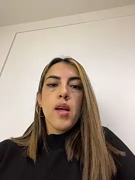 Snapshot of Paulinaa_bella chatting on February 2026 11:37:02 PM Paulinaa bella online show from February 2026 11:37:02 PM