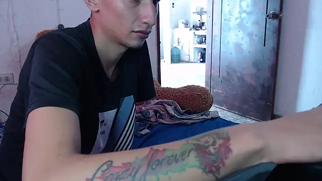 Chloe Candys online show from April 2026 05:17:02 PM