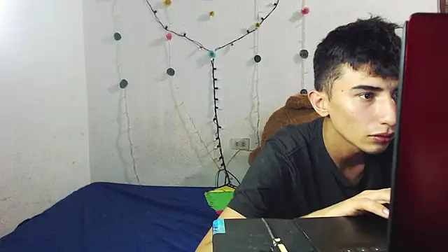 Chloe Candys online show from April 2026 05:13:01 AM