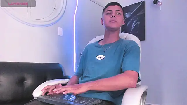 Snapshot of Liam9_ chatting on January 2026 02:48:02 AM Liam9 online show from January 2026 02:48:02 AM