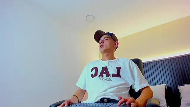 James cute18 online show from January 2026 02:37:01 AM