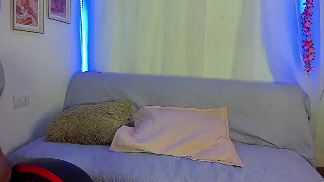 Zara Foxxx  online show from February 2026 12:18:02 AM