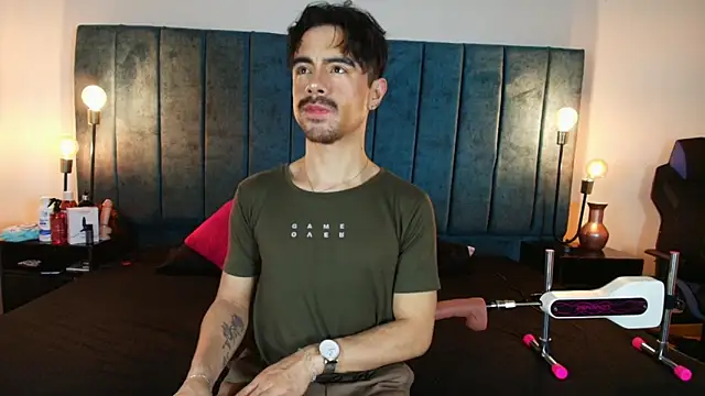 Ethan Briggs  online show from March 2026 03:44:02 AM