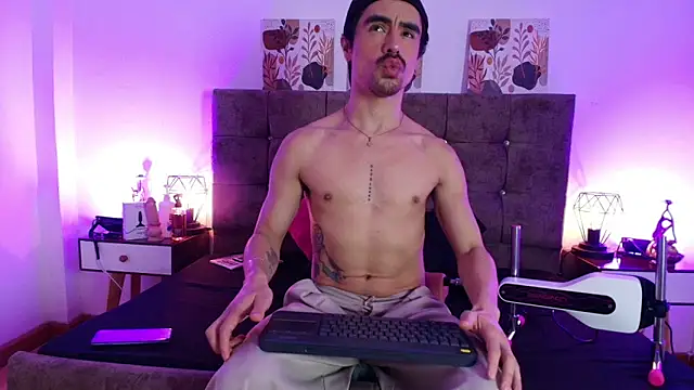 Ethan Briggs  online show from June 2026 03:39:02 AM