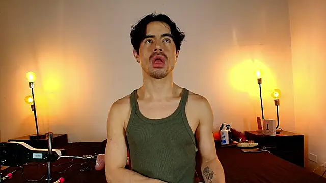 Ethan Briggs  online show from May 2026 03:32:01 AM
