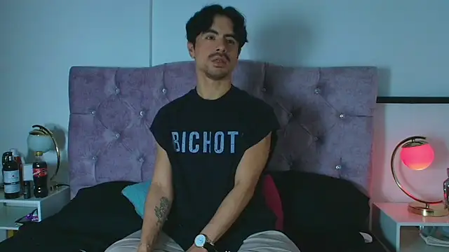 Ethan Briggs  online show from February 2026 03:48:02 AM