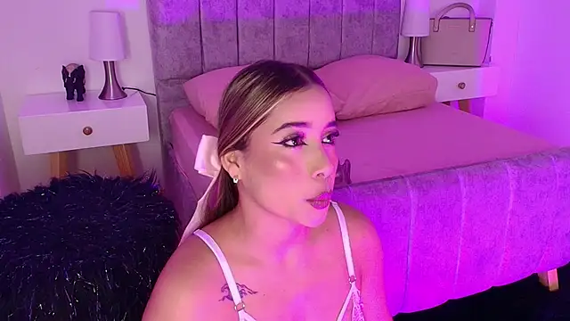 Lucy Carson  online show from February 2026 04:12:02 AM