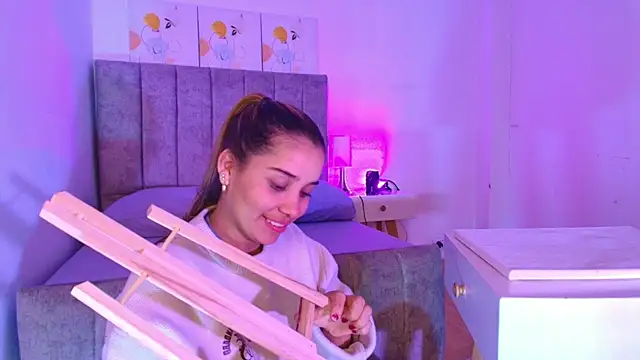 Lucy Carson  online show from April 2026 03:13:01 AM