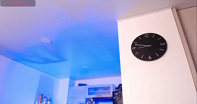 Pretty  Milf online show from February 2026 01:40:01 PM