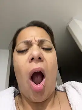 Pretty  Milf online show from March 2026 09:35:01 AM