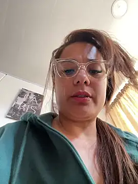 Snapshot of Pretty__Milf chatting on July 2026 04:26:02 PM Pretty Milf online show from July 2026 04:26:02 PM