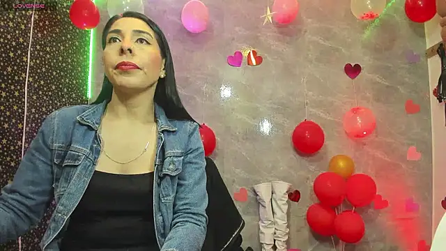 adellelennoxx online show from February 2026 02:19:02 PM