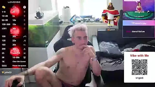 Rayzel White online show from May 2026 01:11:02 PM