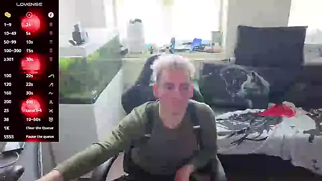 Rayzel White online show from May 2026 11:47:02 AM