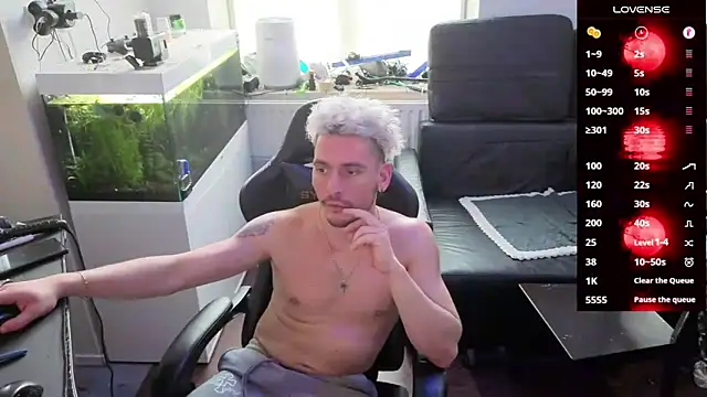 Rayzel White online show from February 2026 01:35:02 PM