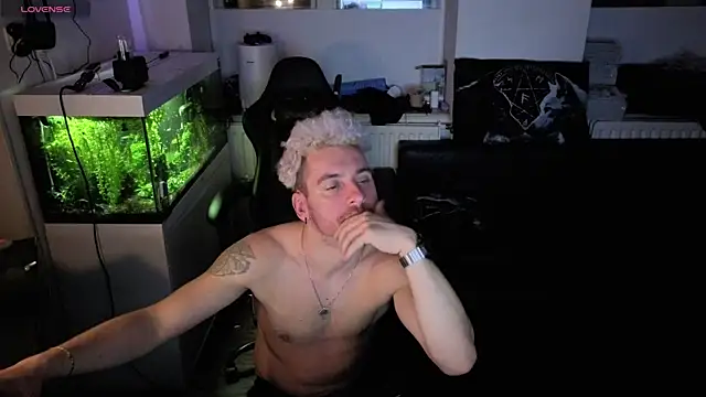 Rayzel White online show from March 2026 03:40:01 AM