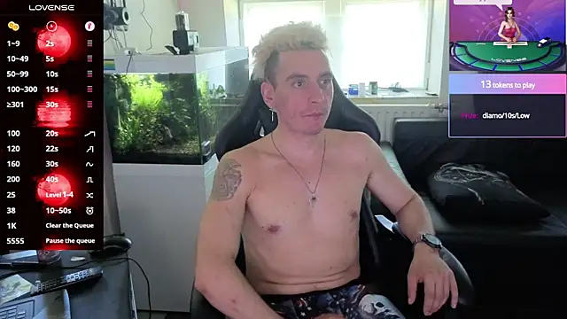 Rayzel White online show from May 2026 01:53:01 PM