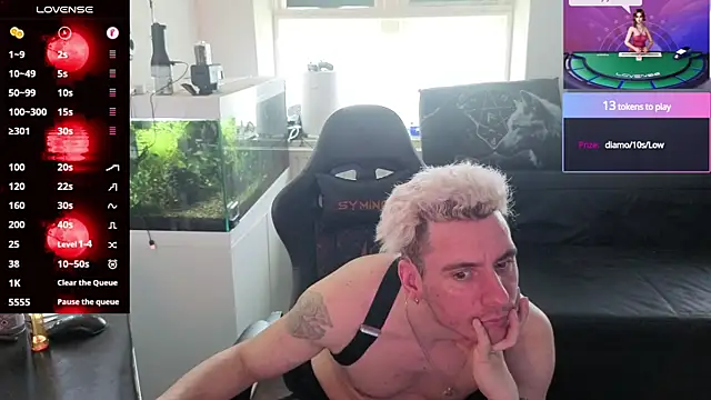 Rayzel White online show from May 2026 12:33:01 PM
