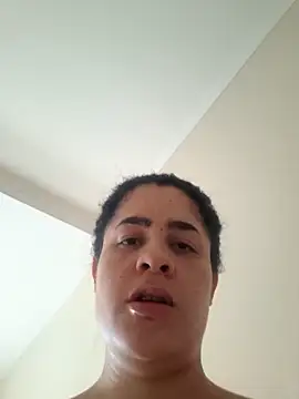 Neveencantada00 online show from February 2026 07:04:02 PM