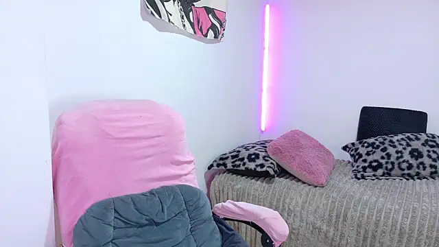 dollmeow online show from April 2026 11:44:02 PM