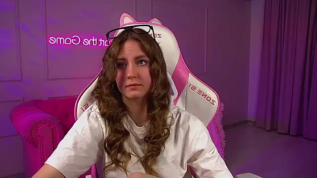 SofiaSarvain online show from March 2026 06:45:01 PM