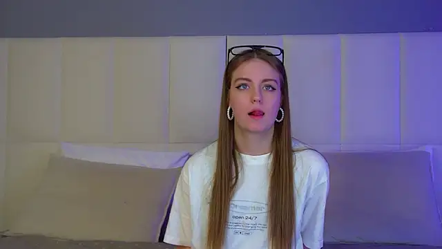 Snapshot of SofiaSarvain chatting on February 2026 06:31:01 PM SofiaSarvain online show from February 2026 06:31:01 PM