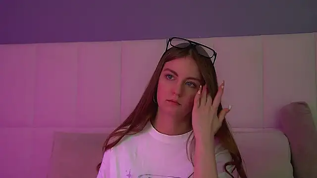 Snapshot of SofiaSarvain chatting on February 2026 06:15:01 PM SofiaSarvain online show from February 2026 06:15:01 PM