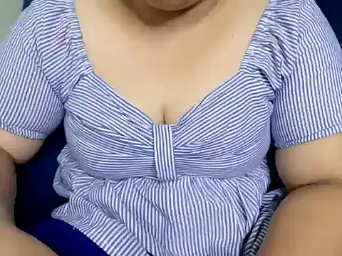 Snapshot of TamilDreamgirl08 chatting on April 2026 05:36:01 PM TamilDreamgirl08 online show from April 2026 05:36:01 PM