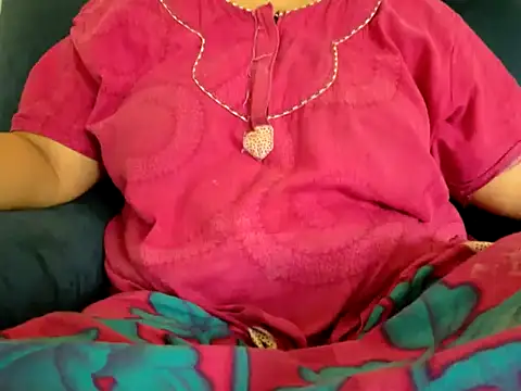 Snapshot of TamilDreamgirl08 chatting on April 2026 06:53:01 AM TamilDreamgirl08 online show from April 2026 06:53:01 AM